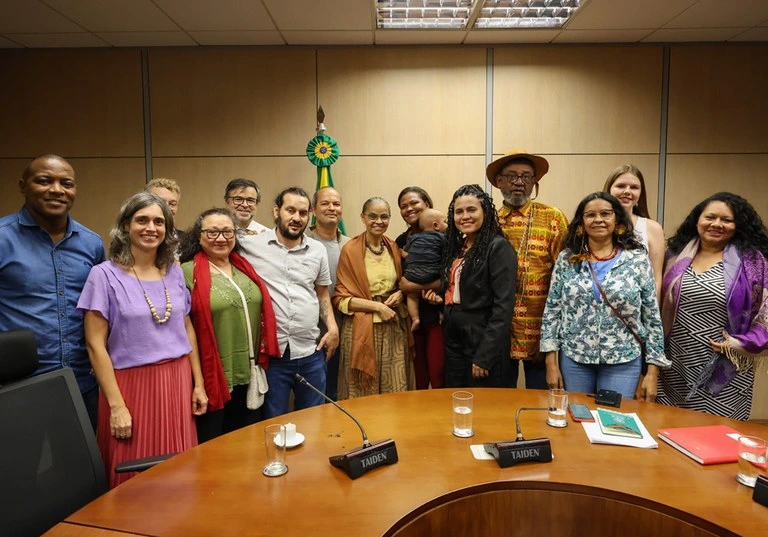 Ministra Marina Silva com representantes do CNPCT (Foto: MMA)
